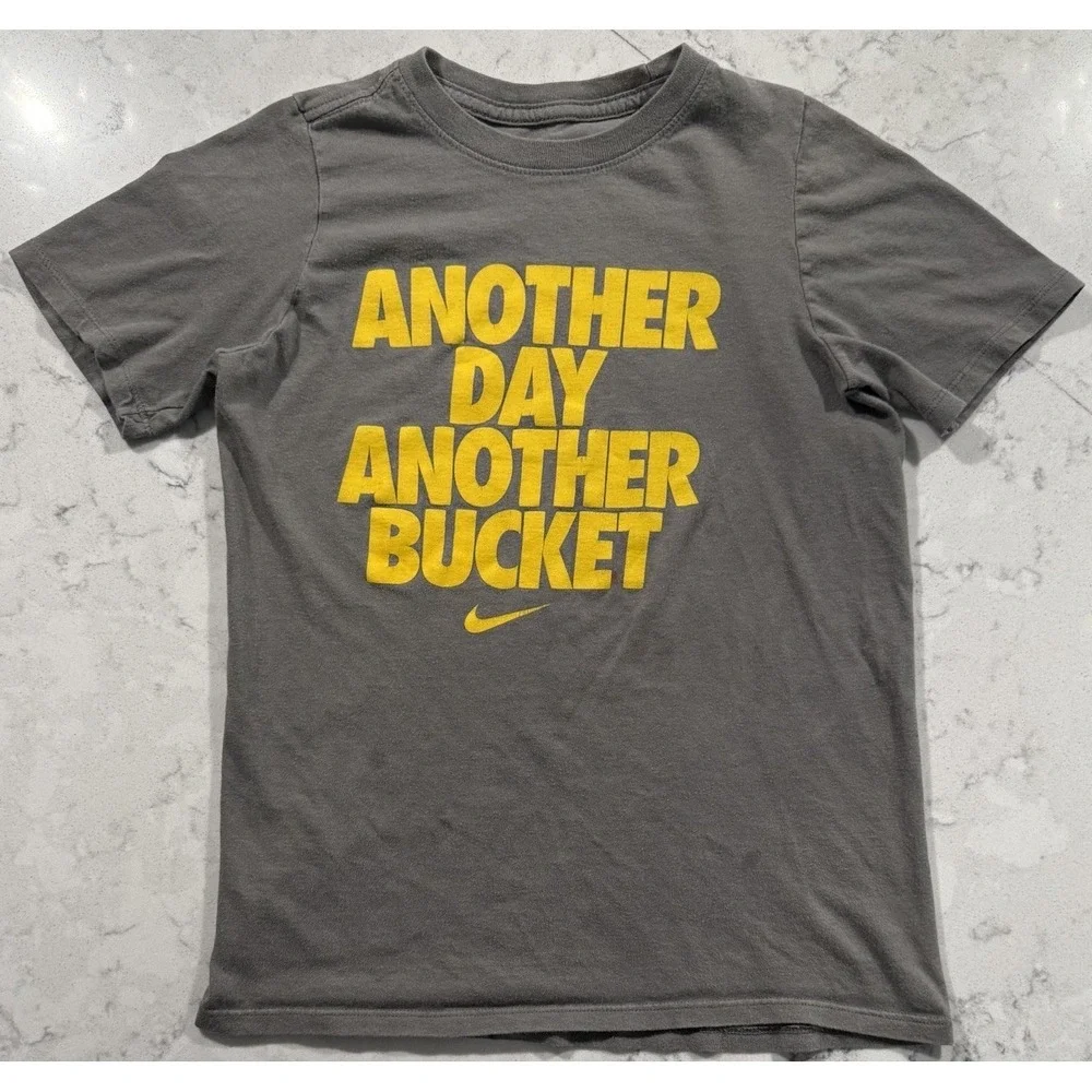 Nike T-Shirt Kids Small Gray Yellow Another Day Another Bucket Graphic Tee